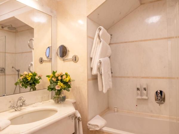 Grand Hotel Continental Siena - Starhotels Collezione : photo 10 de la chambre suite patrimoine « suite tentation »