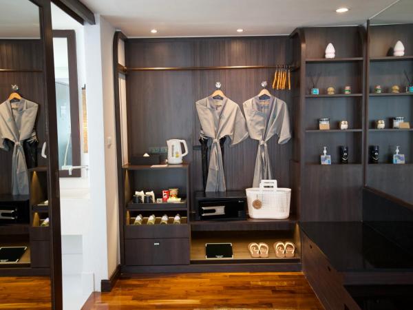 The Rock Hua Hin Beachfront Spa Resort : photo 6 de la chambre pearl suite spa-dinner package