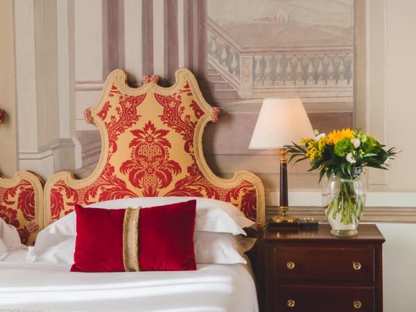 Grand Hotel Continental Siena - Starhotels Collezione : photo 4 de la chambre chambre double ou lits jumeaux deluxe avec terrasse
