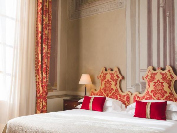 Grand Hotel Continental Siena - Starhotels Collezione : photo 3 de la chambre chambre double ou lits jumeaux deluxe avec terrasse