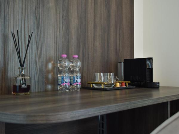 Royal Garden luxury rooms : photo 6 de la chambre chambre double deluxe avec douche