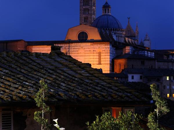 Grand Hotel Continental Siena - Starhotels Collezione : photo 9 de la chambre chambre double ou lits jumeaux deluxe avec terrasse