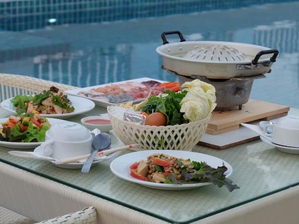 The Rock Hua Hin Beachfront Spa Resort : photo 4 de la chambre pearl suite spa-dinner package