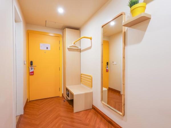 Bloom Hotel - Golf Course Road, Sector 43 : photo 5 de la chambre chambre lit king-size standard