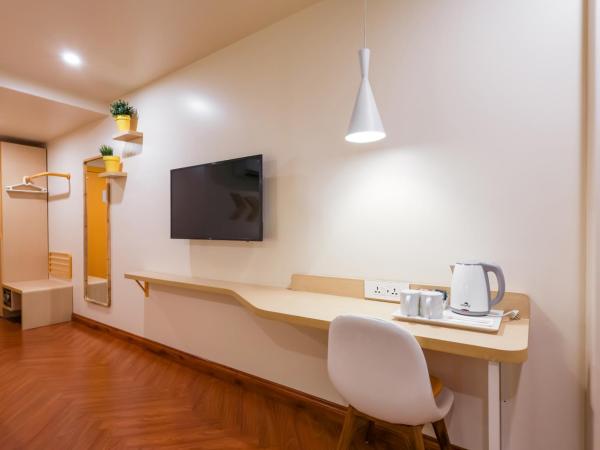 Bloom Hotel - Golf Course Road, Sector 43 : photo 3 de la chambre chambre lit king-size standard