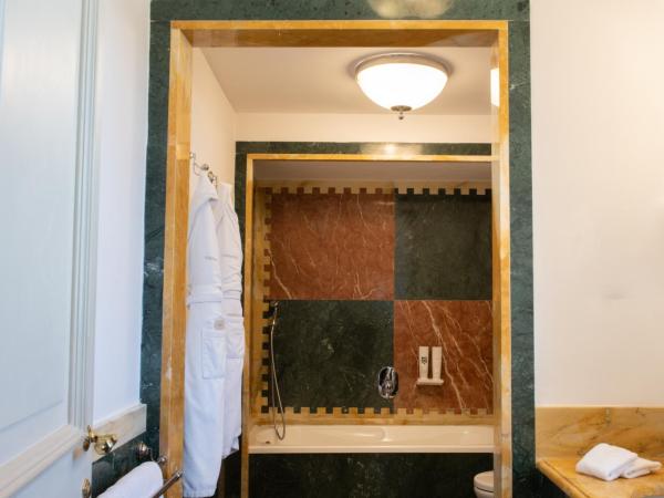 Grand Hotel Continental Siena - Starhotels Collezione : photo 7 de la chambre suite panoramique « suite tentation »