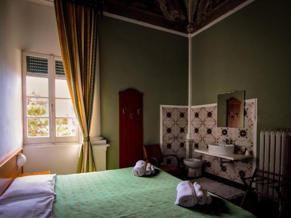 Hotel Villa Bonera : photo 3 de la chambre chambre double ou lits jumeaux avec salle de bains privative externe