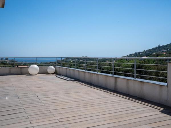 Villa Louancelie B&B : photo 3 de la chambre suite deluxe - vue sur mer