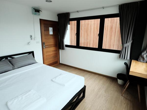 Wayha Hostel Don Mueang Airport : photo 3 de la chambre chambre double avec salle de bains privative