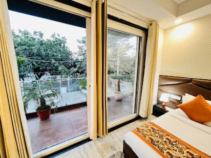 Hotel Sai Village Gurgaon : photo 3 de la chambre chambre double avec balcon