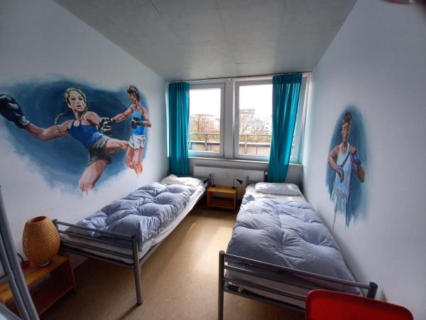 instantSleep Backpackerhostel St Pauli : photo 3 de la chambre lit dans dortoir pour femmes de 4 lits