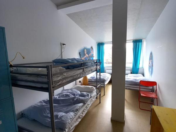 instantSleep Backpackerhostel St Pauli : photo 2 de la chambre lit dans dortoir pour femmes de 4 lits