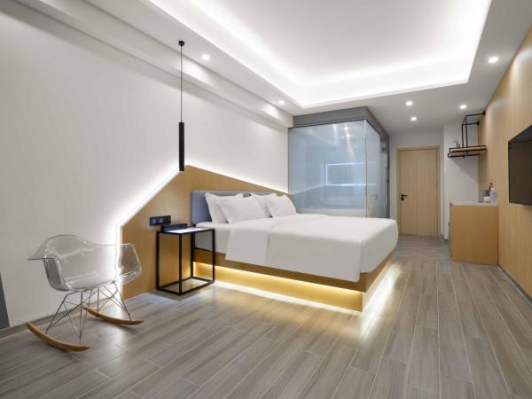 Weiming Hotel : photo 2 de la chambre yuexin king room