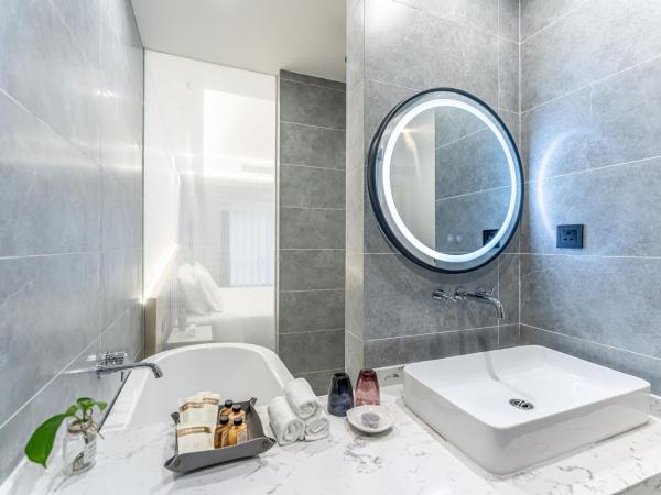 Weiming Hotel : photo 9 de la chambre fanjing king room