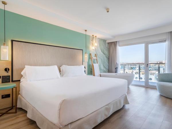 Suites del Mar by Melia : photo 4 de la chambre suite junior - vue sur port de plaisance