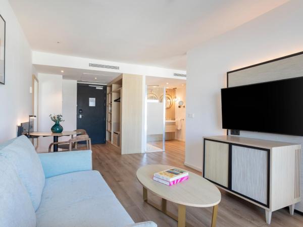 Suites del Mar by Melia : photo 5 de la chambre suite junior - vue sur port de plaisance