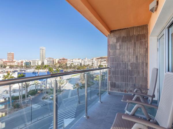 Suites del Mar by Melia : photo 6 de la chambre suite junior - vue sur port de plaisance