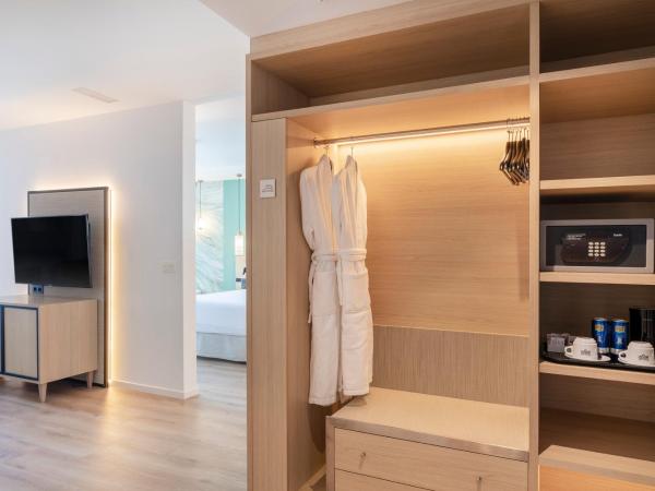 Suites del Mar by Melia : photo 3 de la chambre suite junior - vue sur port de plaisance