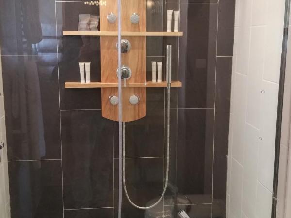 Villa La Clarté : photo 5 de la chambre chambre lit king-size - vue sur piscine