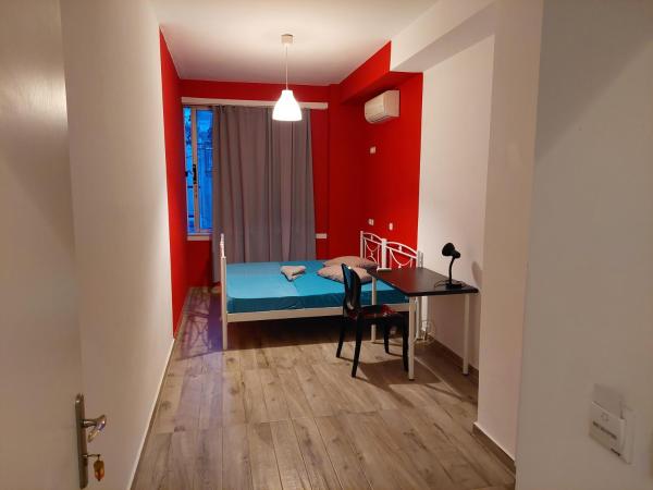 Acropolis View Dream : photo 5 de la chambre chambre double standard avec salle de bains commune