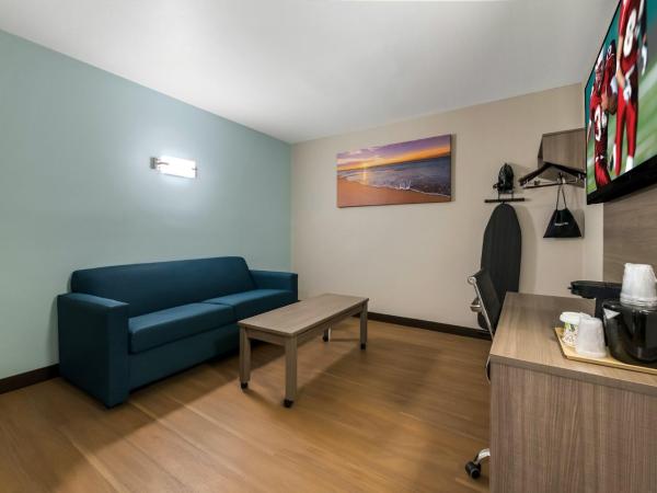 Red Roof PLUS & Suites Virginia Beach - Seaside : photo 5 de la chambre suite 2 lits doubles - non-fumeurs