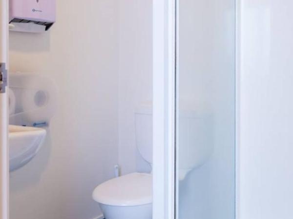 Trek Global Backpackers : photo 6 de la chambre ensuite twin private room