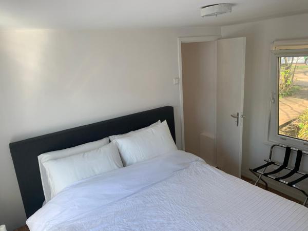 Tiny Houseboat B&B on the Amstel River : photo 3 de la chambre appartement 2 chambres