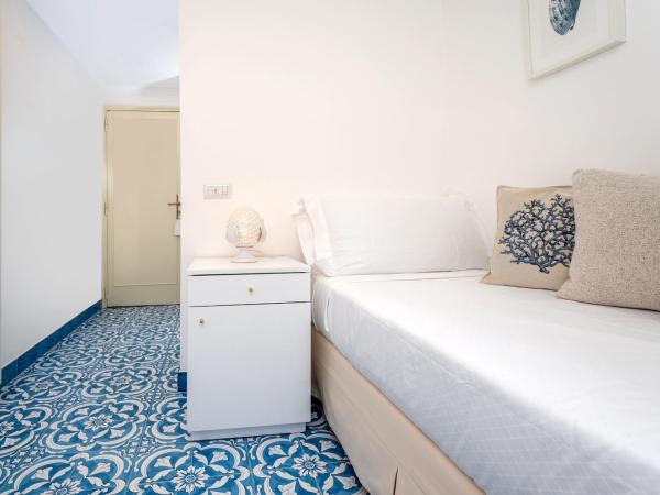 Hotel Syrene : photo 4 de la chambre petite chambre simple