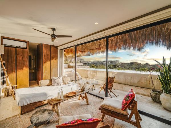 Panoramic 3BR PH with Private Pool : photo 1 de la chambre chambre triple