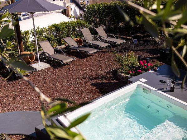 Elia 1968 Cave Houses : photo 9 de la chambre maison troglodyte supérieure avec petite piscine extérieure commune