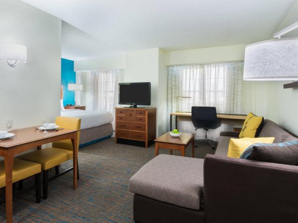 Residence Inn by Marriott St. Louis Downtown : photo 1 de la chambre studio lit queen-size avec canapé-lit