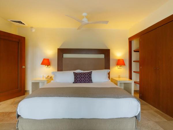 Camino Real Acapulco Diamante : photo 7 de la chambre suite junior avec lit king-size 