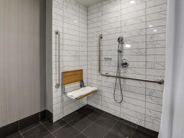 Sandman Signature Saskatoon South Hotel : photo 5 de la chambre accessible room, 1 queen bed