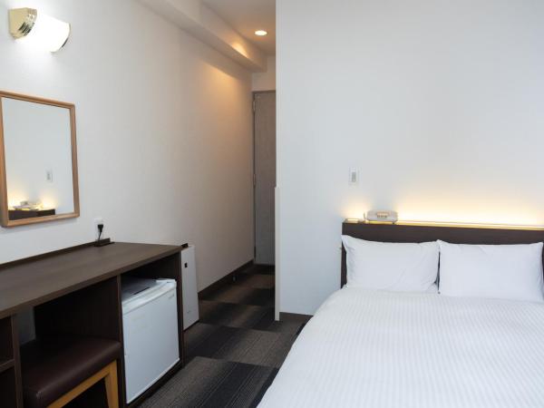 Heiwadai Hotel Tenjin : photo 1 de la chambre chambre double avec petit lit double - fumeurs