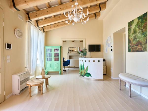 Agriturismo Borgonuovo : photo 1 de la chambre chambre double - vue sur jardin