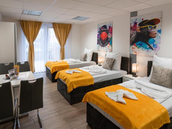 Cannstatter Hotel : photo 5 de la chambre chambre quadruple - vue sur jardin