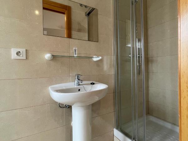 P&R hostals Codolar : photo 3 de la chambre chambre simple standard