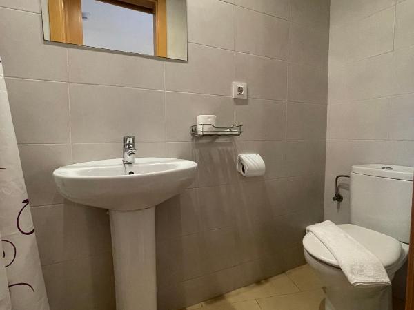 P&R hostals Codolar : photo 4 de la chambre chambre lits jumeaux