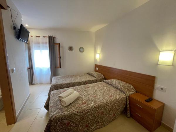 P&R hostals Codolar : photo 3 de la chambre chambre lits jumeaux