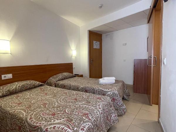 P&R hostals Codolar : photo 2 de la chambre chambre lits jumeaux