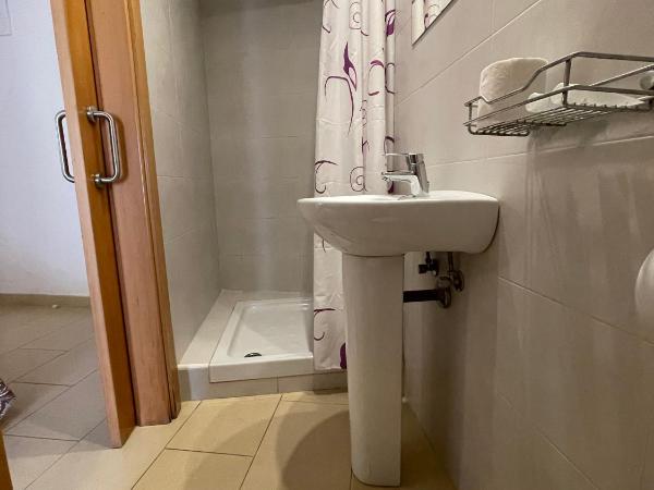 P&R hostals Codolar : photo 5 de la chambre chambre lits jumeaux