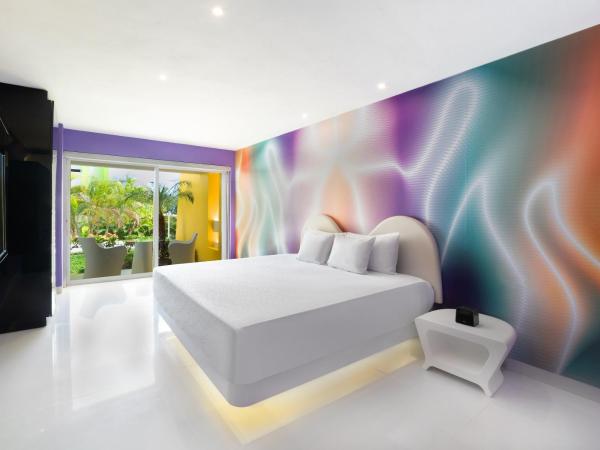 Temptation Cancun Resort - All Inclusive - Adults Only : photo 3 de la chambre hébergement chic - vue sur jardin