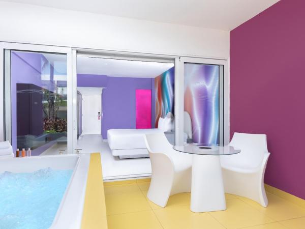 Temptation Cancun Resort - All Inclusive - Adults Only : photo 2 de la chambre hébergement de luxe avec jacuzzi