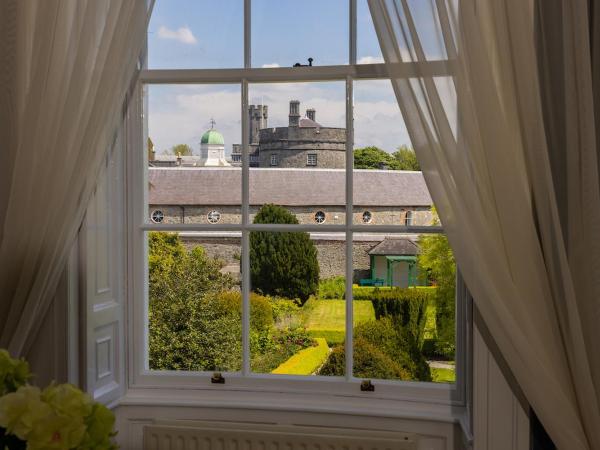 Butler House : photo 2 de la chambre chambre familiale - vue sur jardin