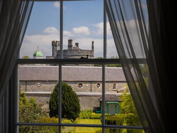 Butler House : photo 3 de la chambre chambre familiale - vue sur jardin