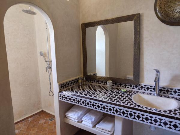 Riad Bini-Ddik : photo 3 de la chambre chambre lit king-size deluxe