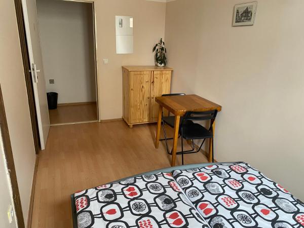 Hostel EMMA : photo 2 de la chambre chambre double avec salle de bains commune