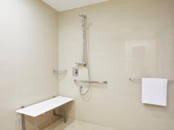 Novotel Perth Langley : photo 2 de la chambre chambre lit king-size - accessible aux personnes à mobilité réduite