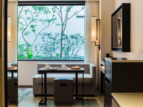 Hyatt Place Kyoto : photo 9 de la chambre chambre lit king-size - vue sur jardin