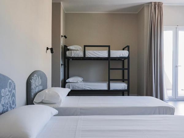 Piccolo Catalunya Hostel : photo 10 de la chambre chambre confort avec balcon